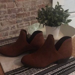 NWOT Cognac ankle boots